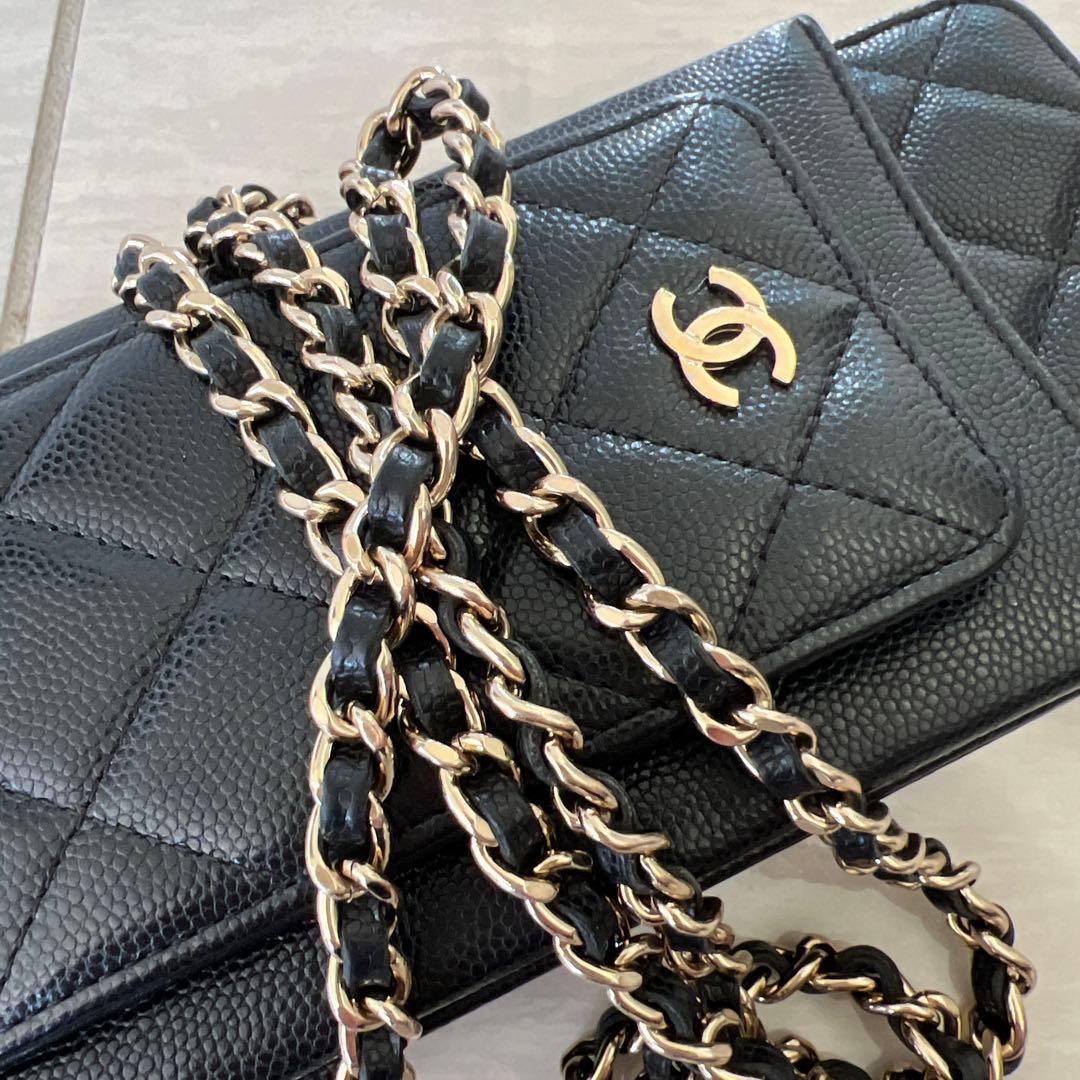 シャネルフォンケースショルダーキャビアスキン