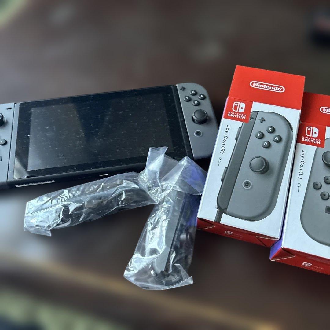 NintendoSwitch本体32GB 本体とジョイコンのみストラップ箱付き