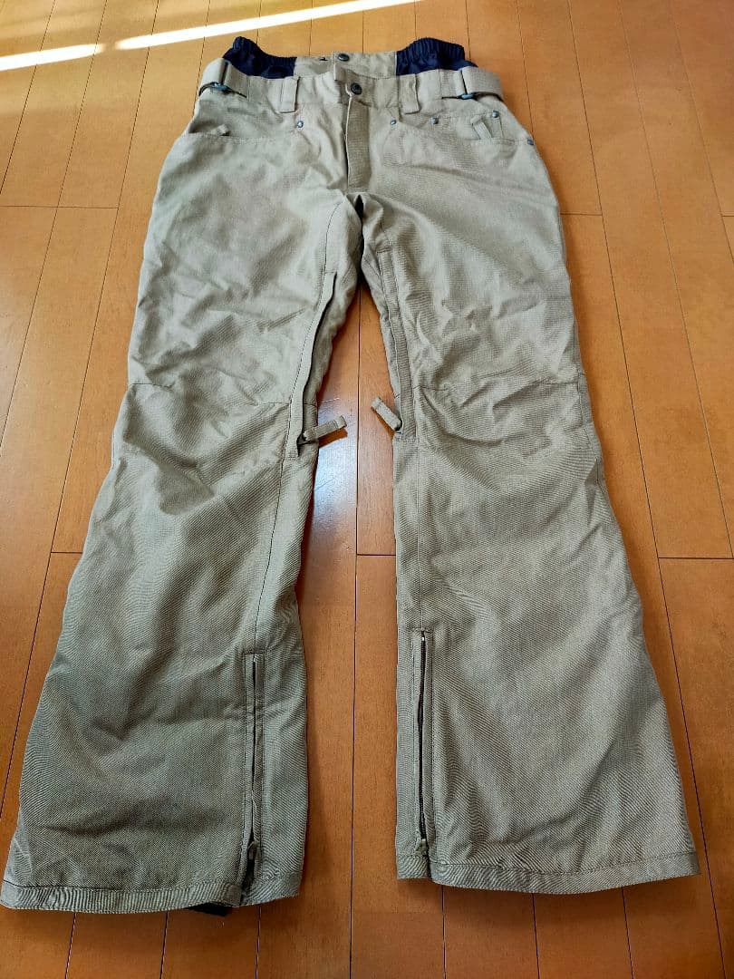 【コスモス】女性用スノーボードウェアセット、そのままゲレンデへ！