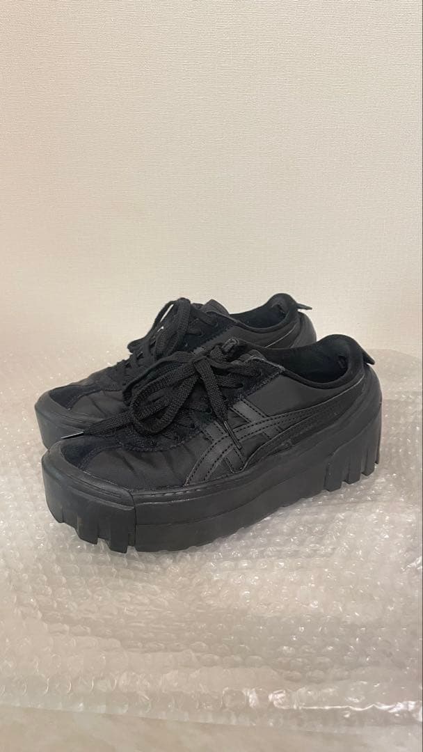 s*i様 Onitsuka Tiger ブラック厚底スニーカー