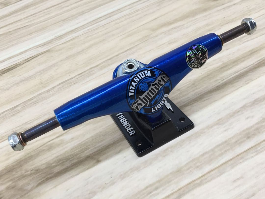 THUNDER TRUCK TITANIUM LIGHTS スケボー パーツ