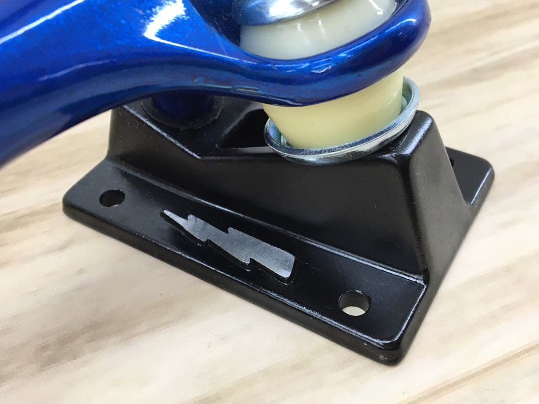 THUNDER TRUCK TITANIUM LIGHTS スケボー パーツ