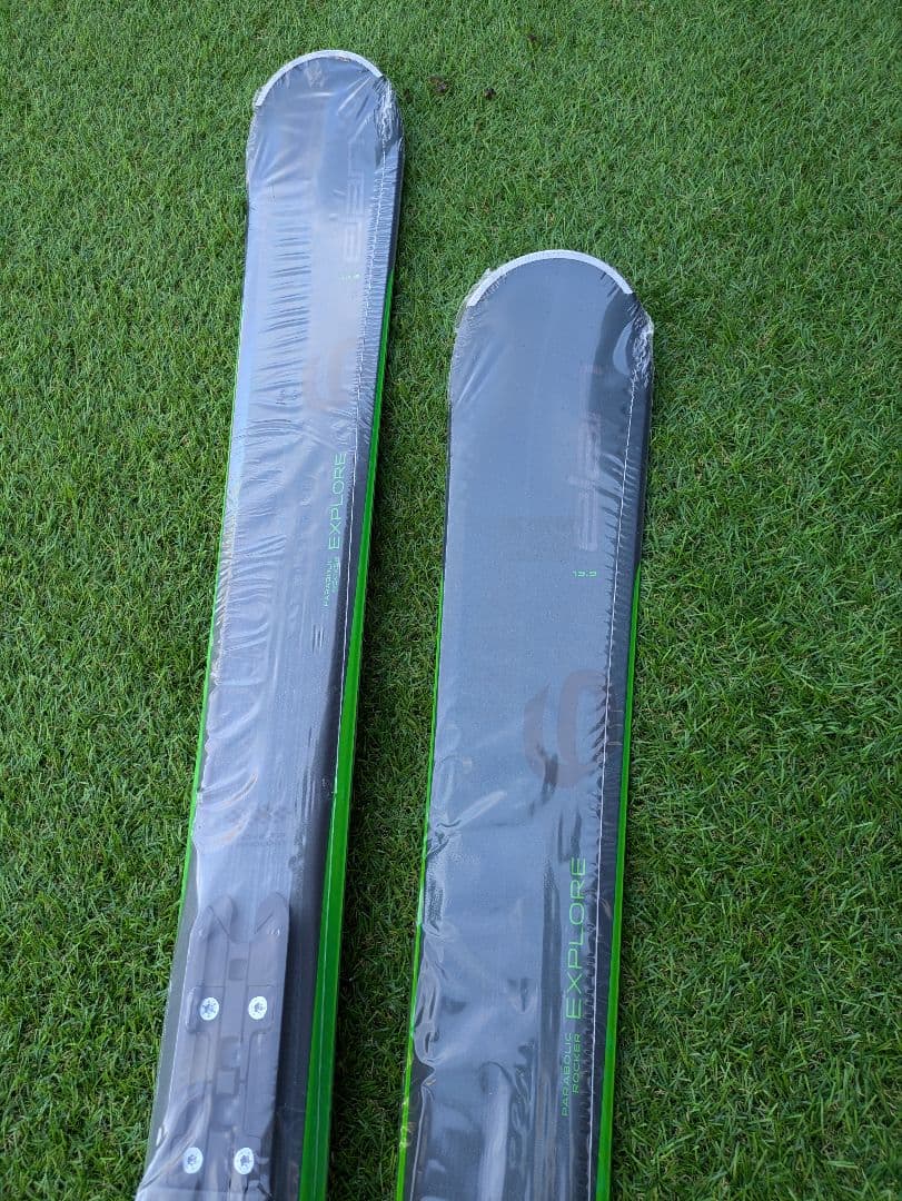 未使用 elanパラダイス EXPLORER スキー板 160ブラックとグリーン