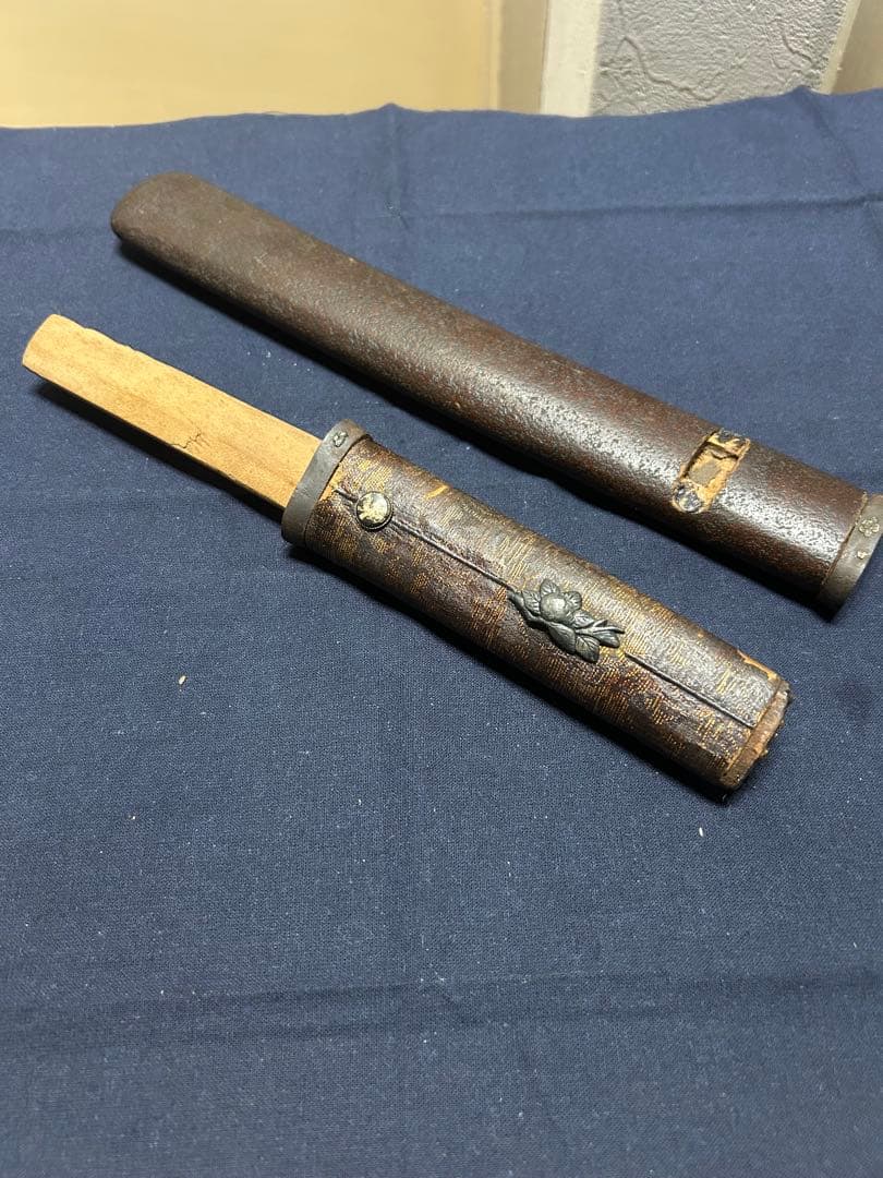 【木製刀身】装飾短刀 木製刃付き 切羽 目貫 目釘 斬鉄剣