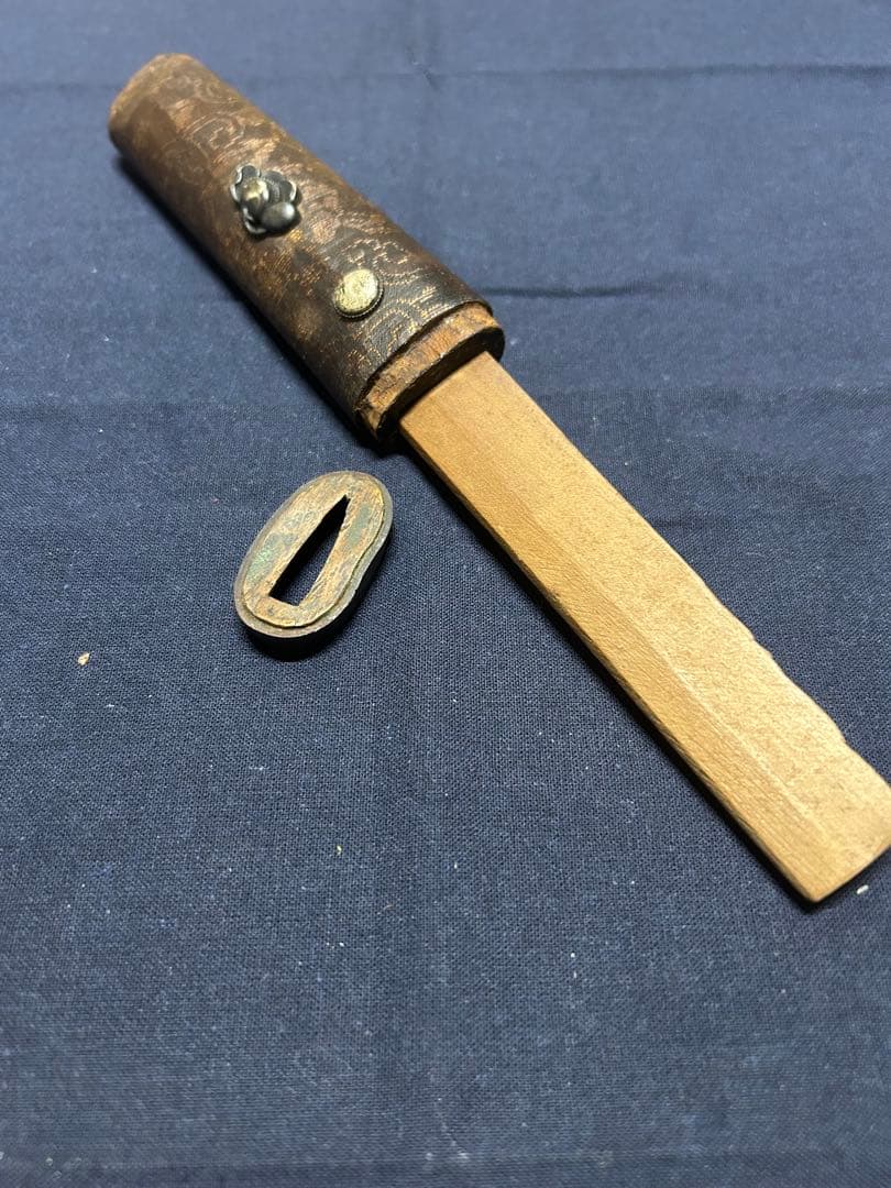 【木製刀身】装飾短刀 木製刃付き 切羽 目貫 目釘 斬鉄剣