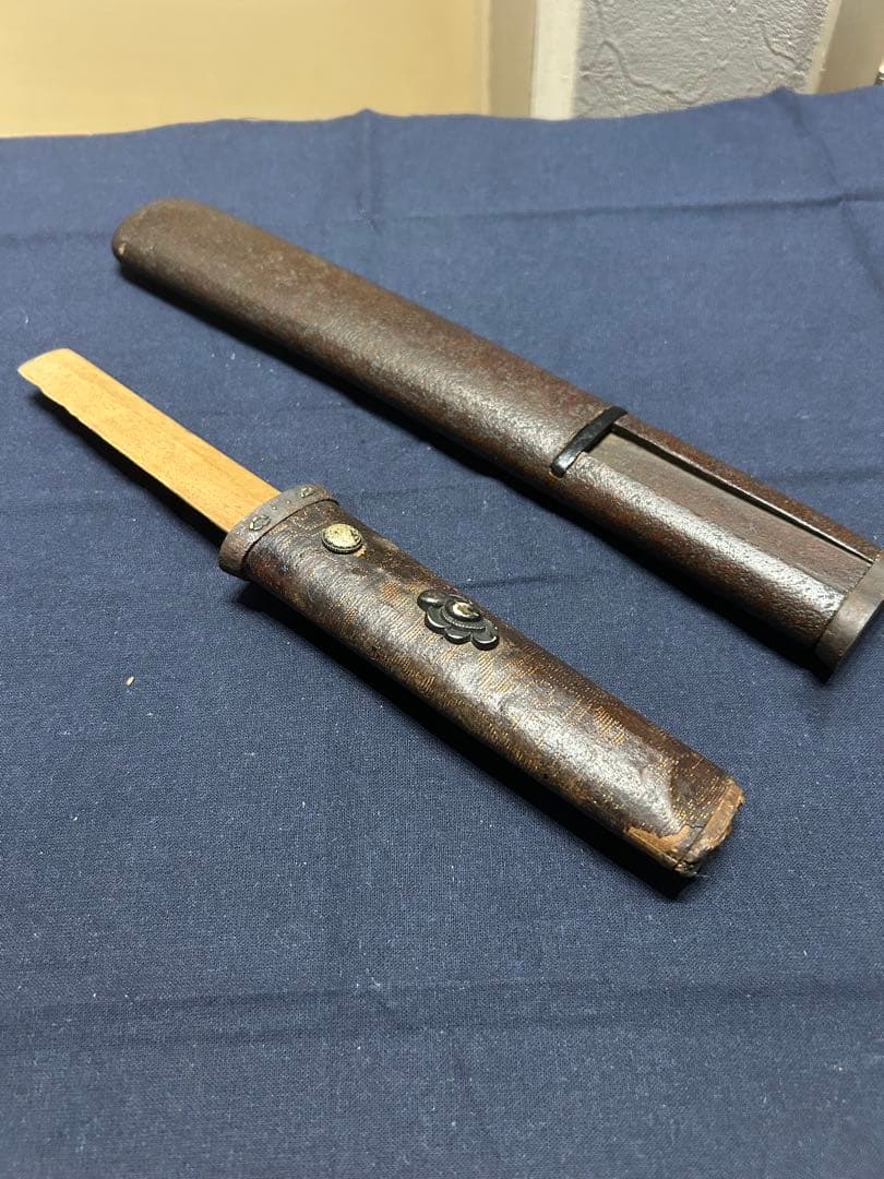 【木製刀身】装飾短刀 木製刃付き 切羽 目貫 目釘 斬鉄剣