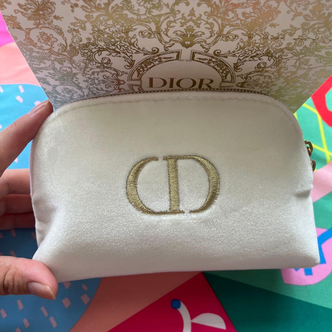 【正規品】ディオールスノーエッセンスホリデー(数量限定品) DIOR