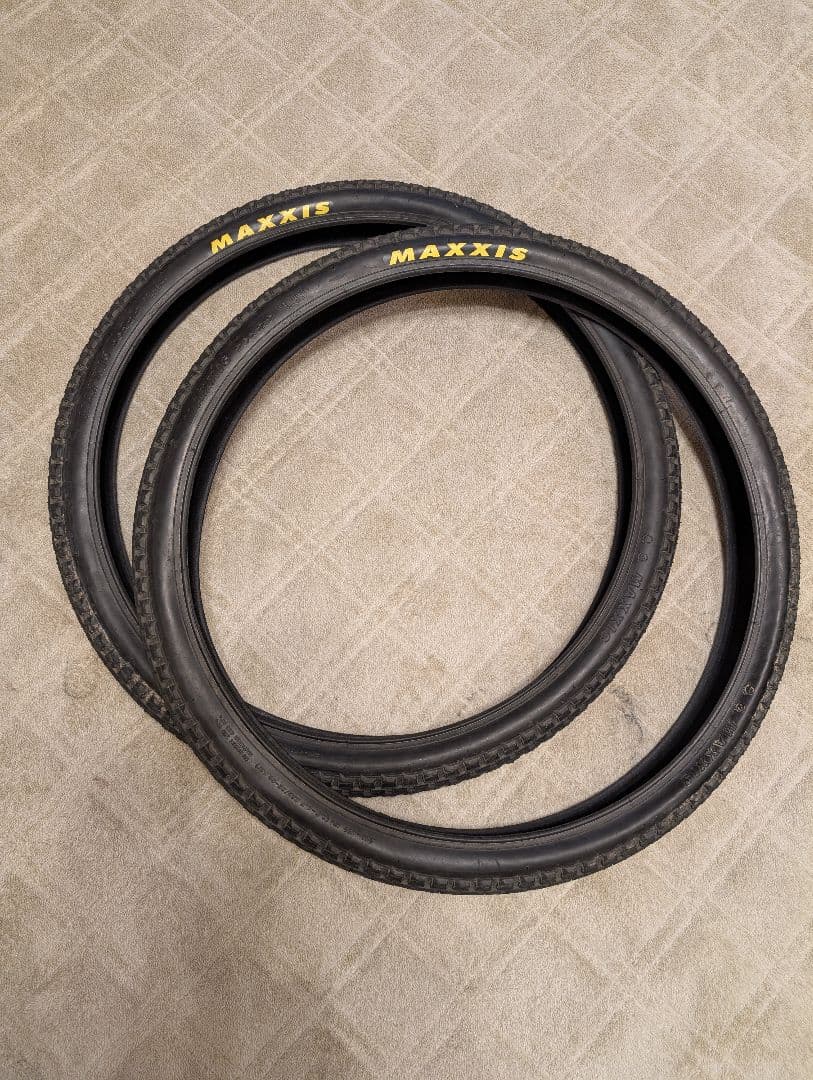 VELOCITY CLIFFHANGER＋MAXXIS HOLY ROLLER