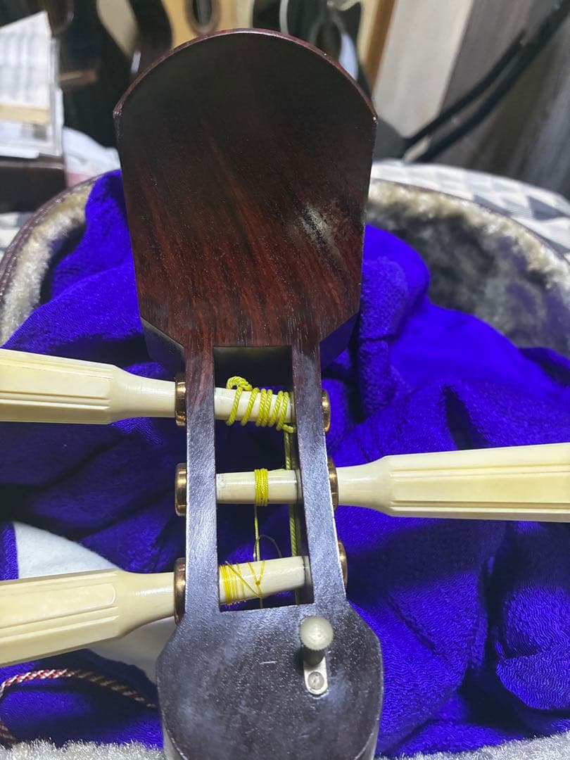 津軽三味線！紅木！天然素材の高級糸巻き付き！