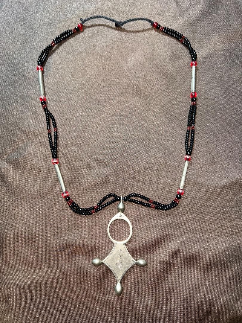 トゥアレグ族のお守り　アガデスクロスの首飾り