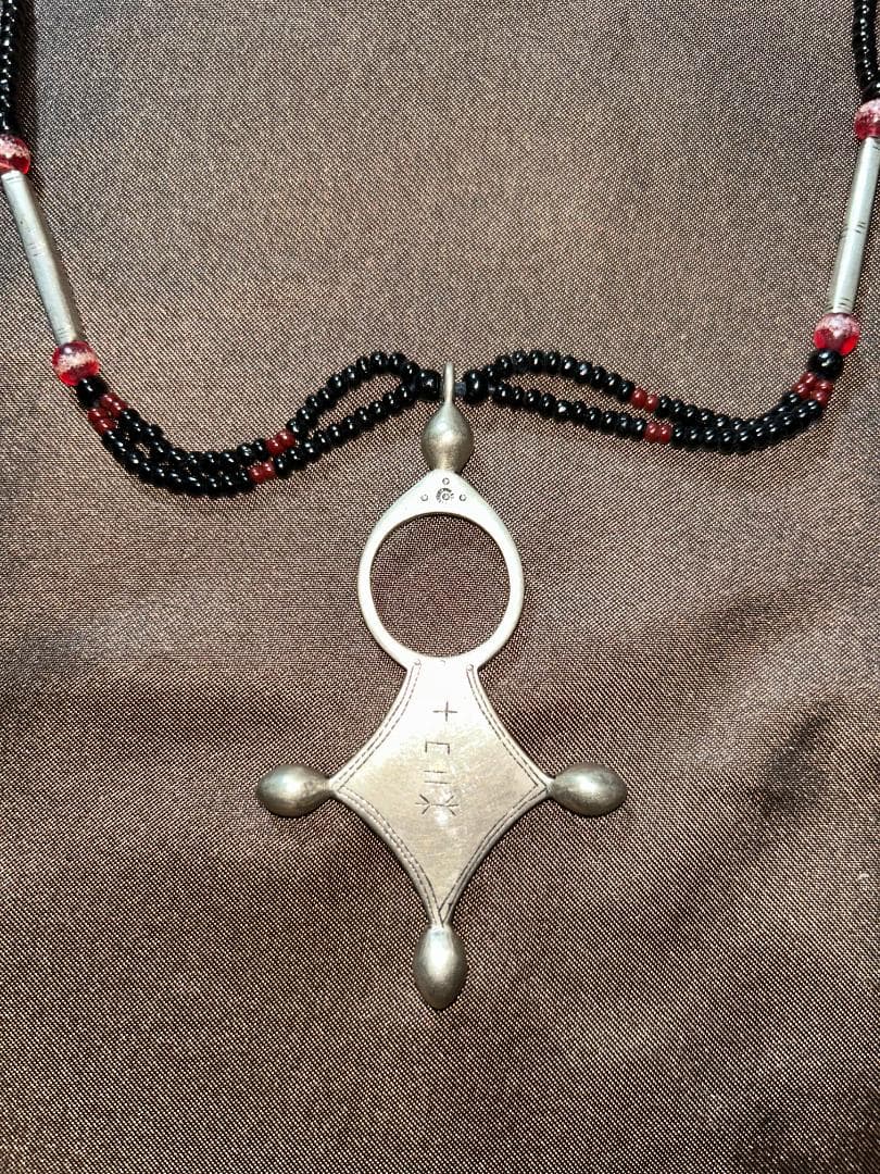 トゥアレグ族のお守り　アガデスクロスの首飾り