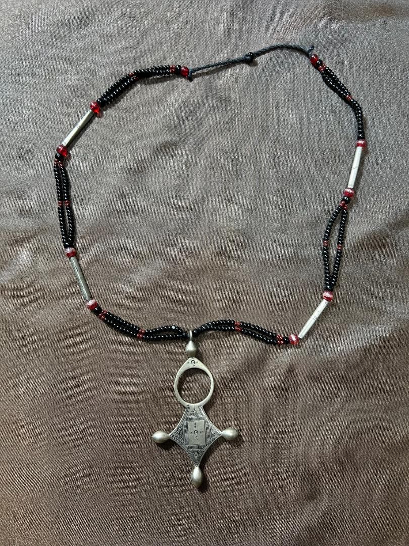 トゥアレグ族のお守り　アガデスクロスの首飾り