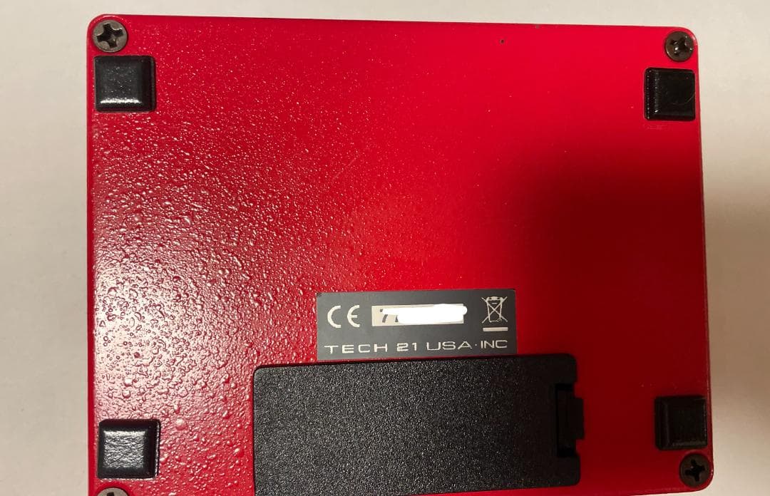 TECH21 SANSAMP BASS D Vermilion 赤