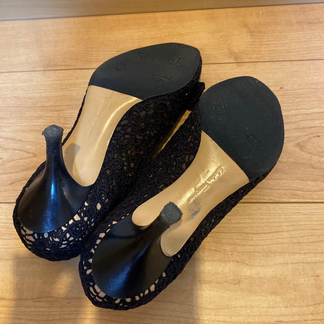 r*ル様 Ferragamo ネイビー レース編みオープントゥヒール