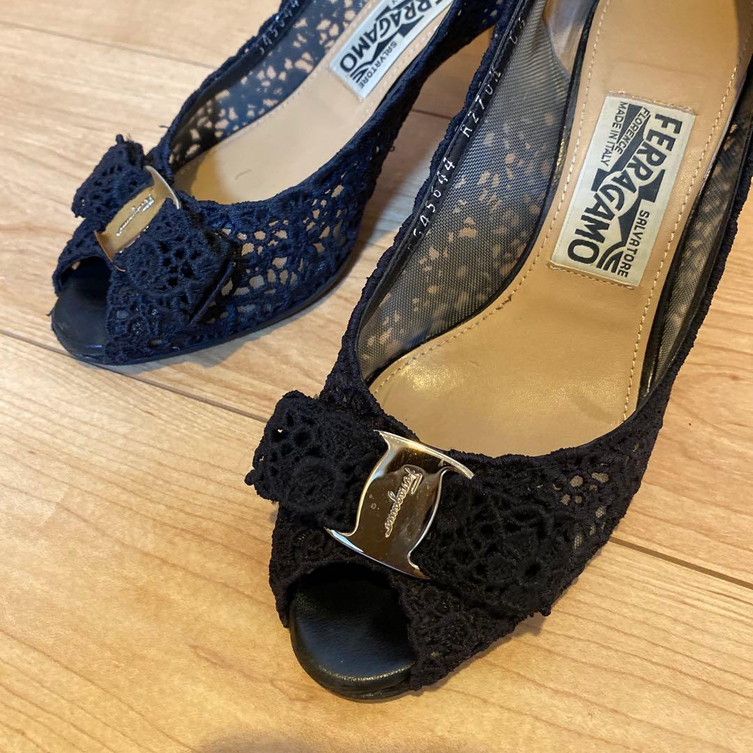 r*ル様 Ferragamo ネイビー レース編みオープントゥヒール