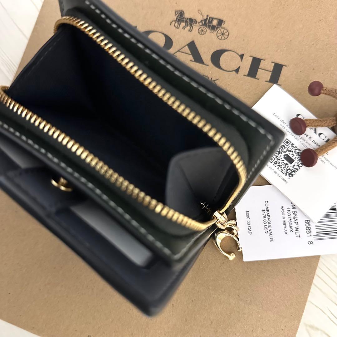 28 新品 COACH コーチ　折り財布　グリーン 二つ折り財布 COACH柄