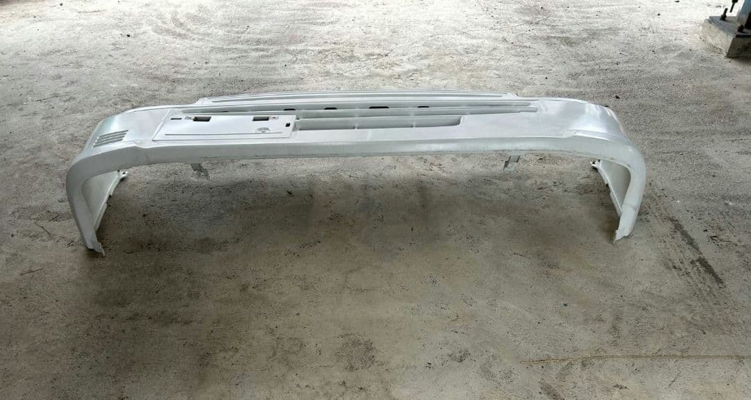 ホワイト バンパーカバー