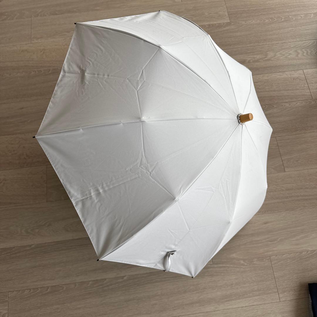 サンバリア100 2段折 無地 ホワイト 白 木ストレート手元 折りたたみ傘