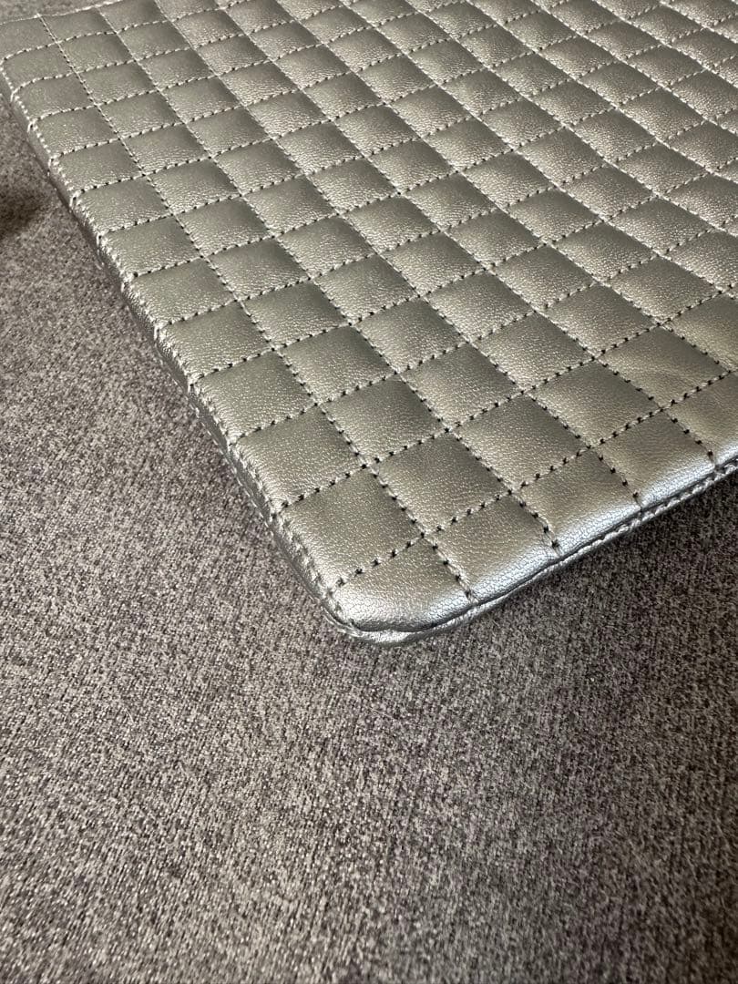 【最終ラスト値下げ】CELINE キルティング レザー クラッチバッグCチャーム