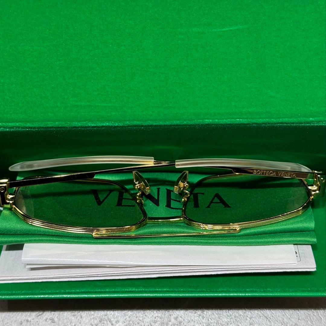 【BOTTEGA VENETA】Gold Frame Sunglasses