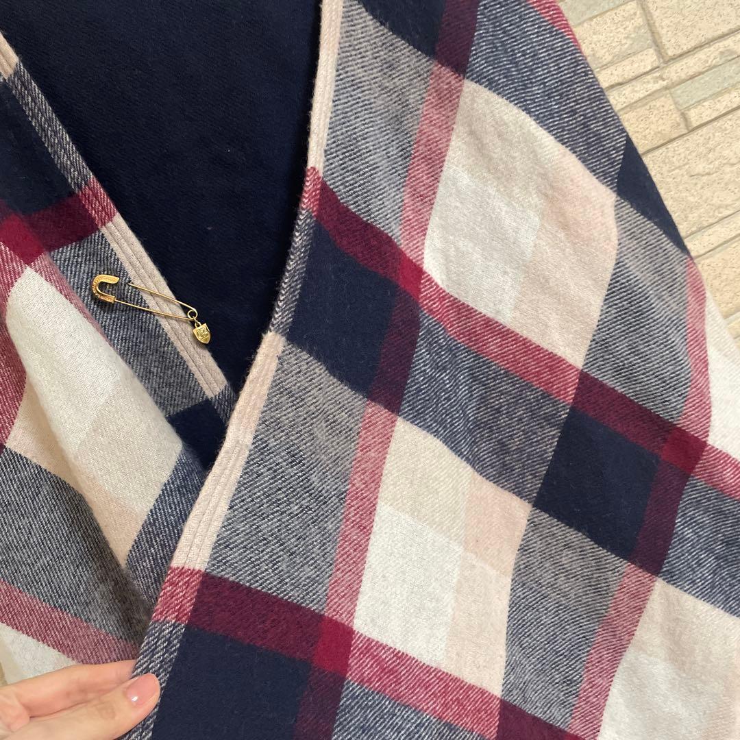 ブルーレーベル クレストブリッジ　リバーシブル ポンチョ　フード付きストール