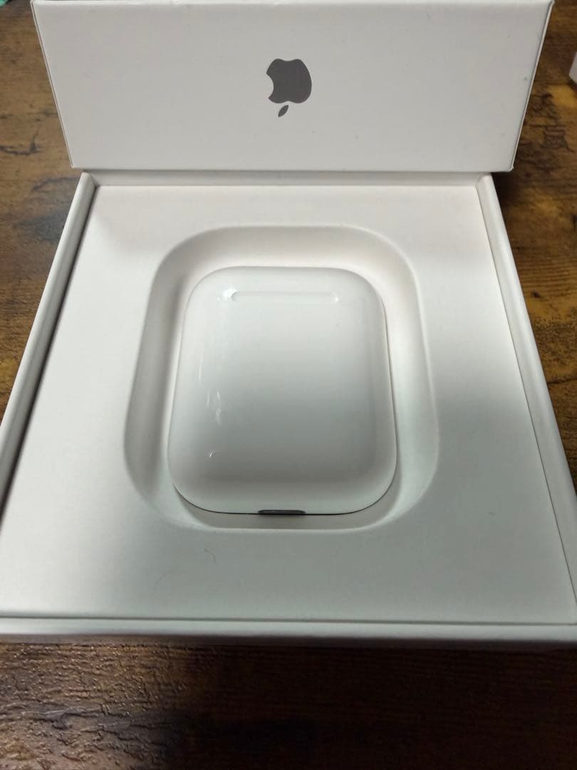 使用期間１年 AirPods 第二世代　値下げ早い者勝ち