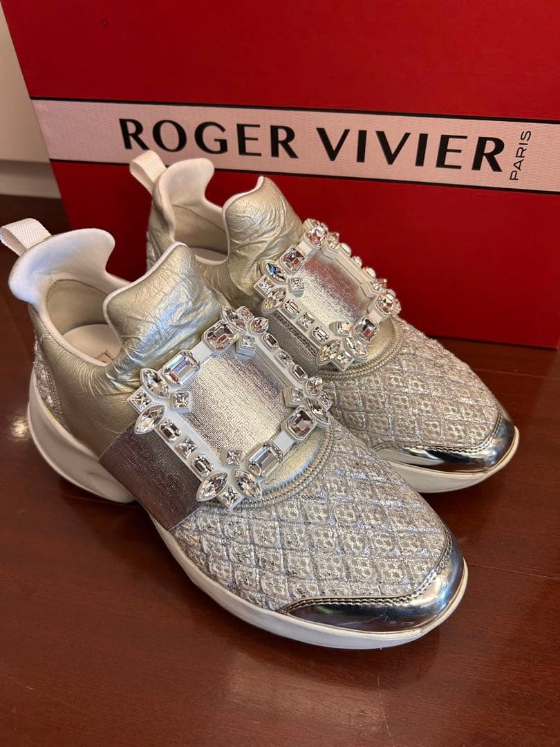 ROGER VIVIER シルバー スニーカ35