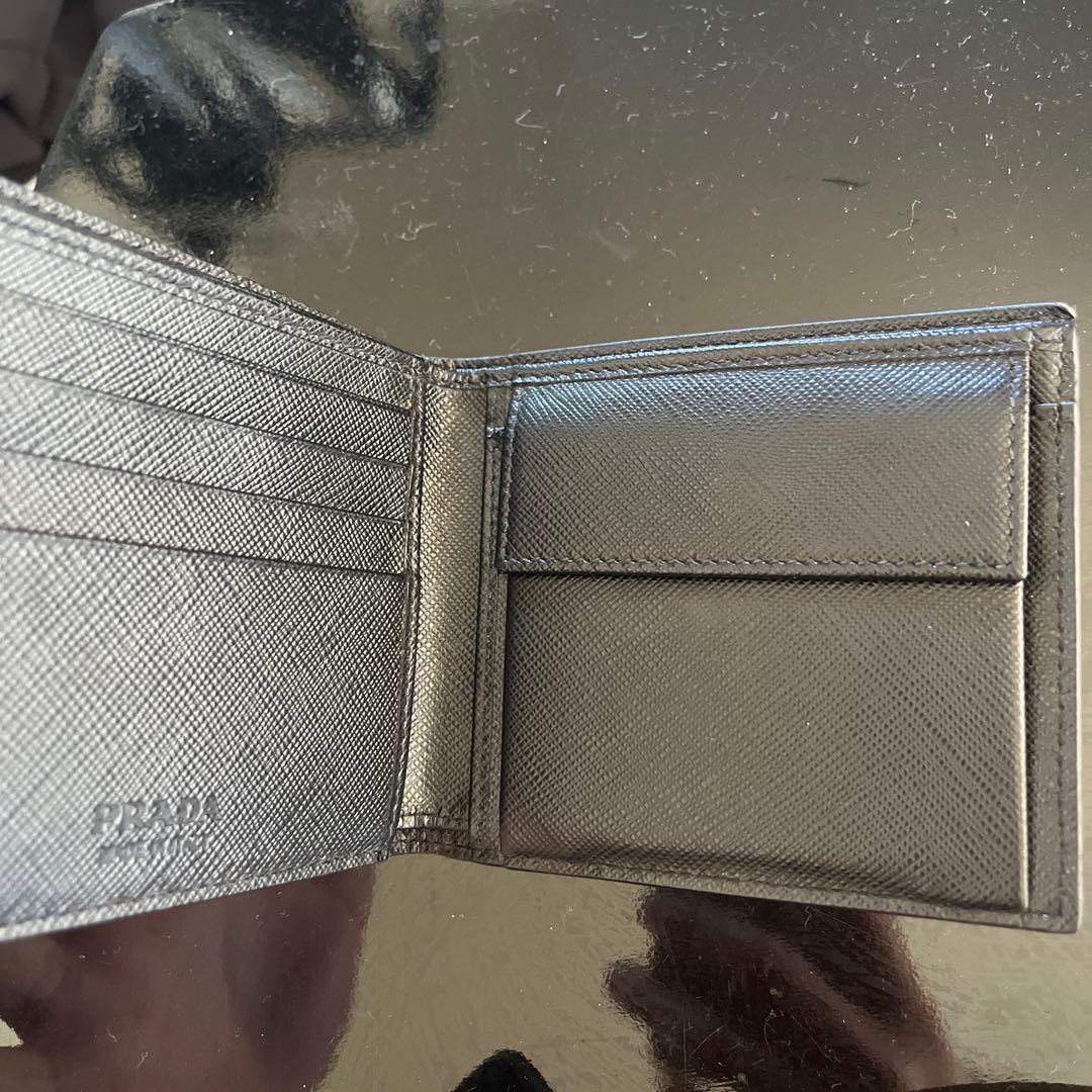 PRADA 二つ折り財布 黒 レザー