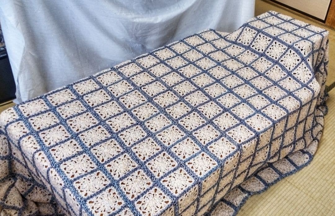 ハンドメイド　手編み　クロシェ編み ベッドカバー シングル用　コットン