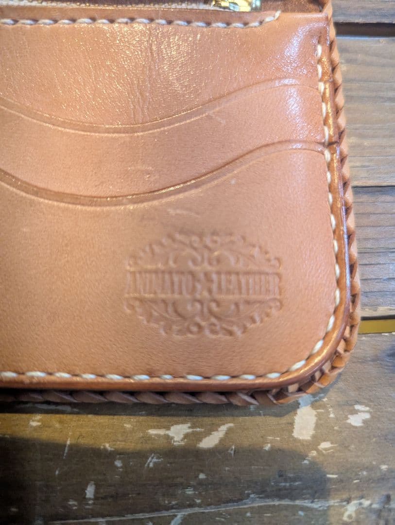 手彫り花模様レザー長財布