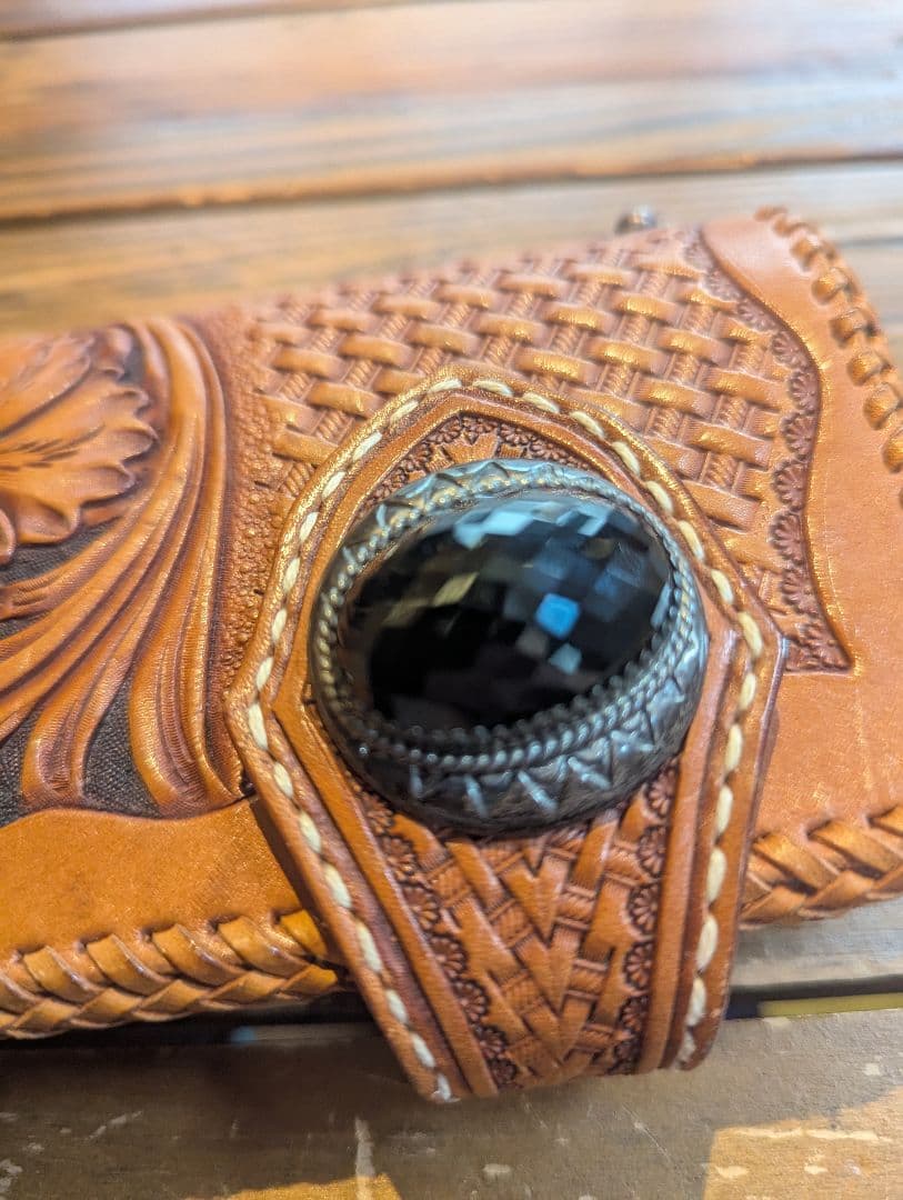 手彫り花模様レザー長財布