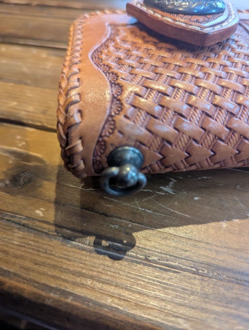 手彫り花模様レザー長財布