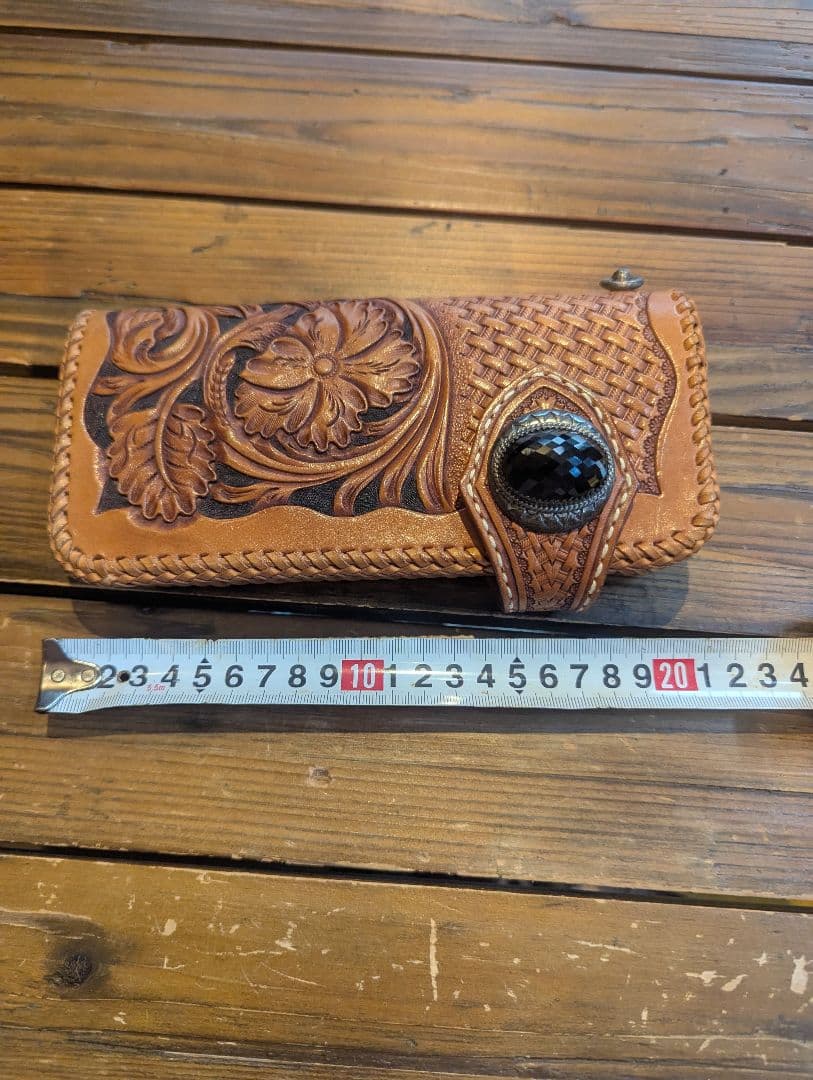 手彫り花模様レザー長財布