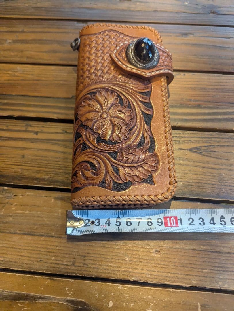 手彫り花模様レザー長財布