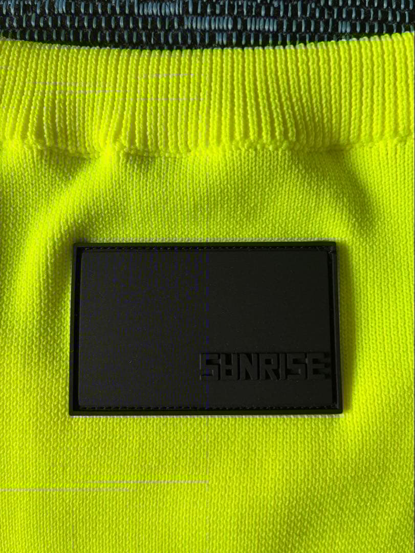 SUNRISE サンライズ　ネオンセーター