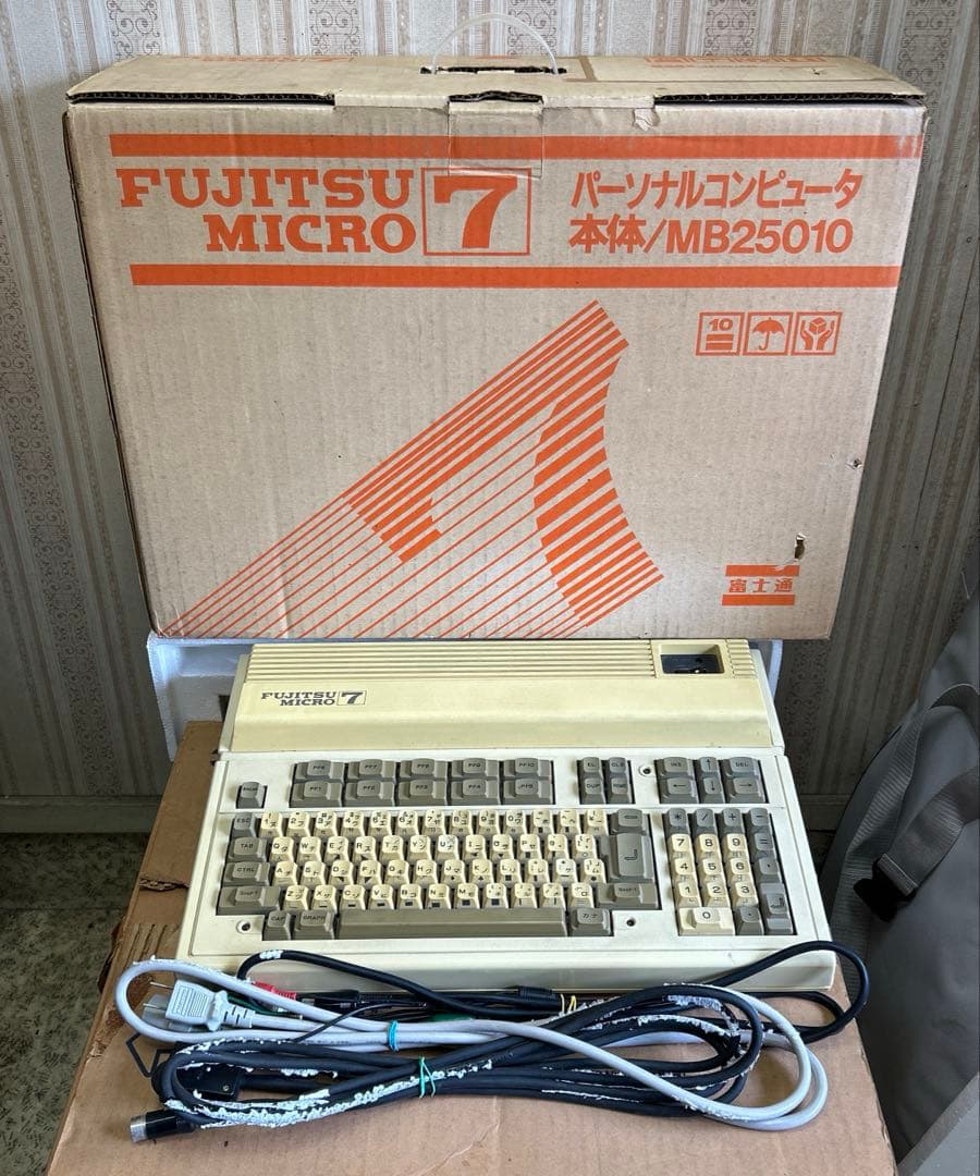 希少　富士通　マイクロ7 MB25010 パーソナルコンピューター　当時物
