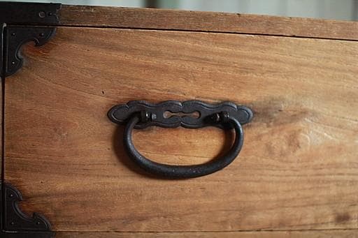 味のある丸金具時代箪笥　桐箪笥　抽斗2段　タンス　収納　古家具　古民家　時代家具