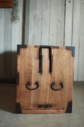 味のある丸金具時代箪笥　桐箪笥　抽斗2段　タンス　収納　古家具　古民家　時代家具