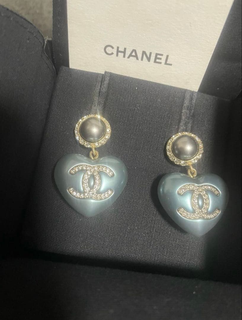 CHANEL a21b ハートピアス　ブルーグリーン　ブティック購入品
