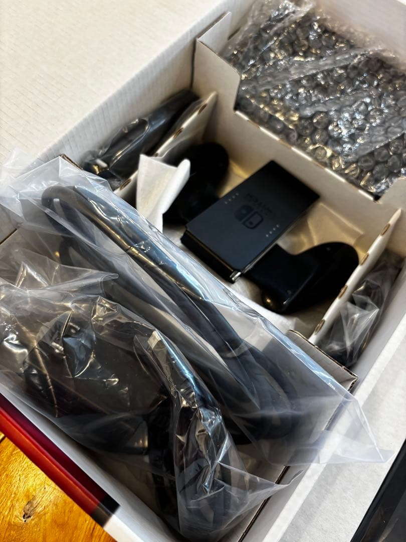 Nintendo Switch 本体　ネオンブルー（L）　ネオンレッド（R）