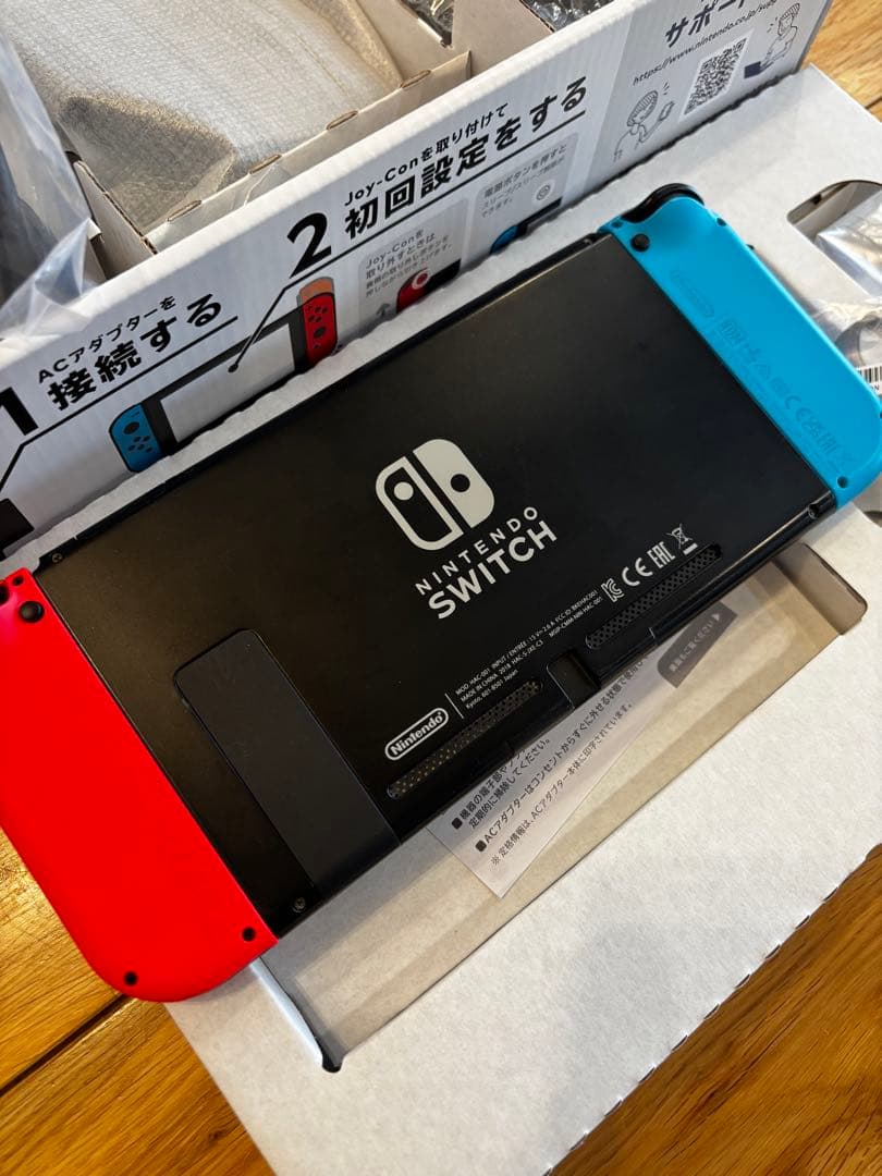 Nintendo Switch 本体　ネオンブルー（L）　ネオンレッド（R）