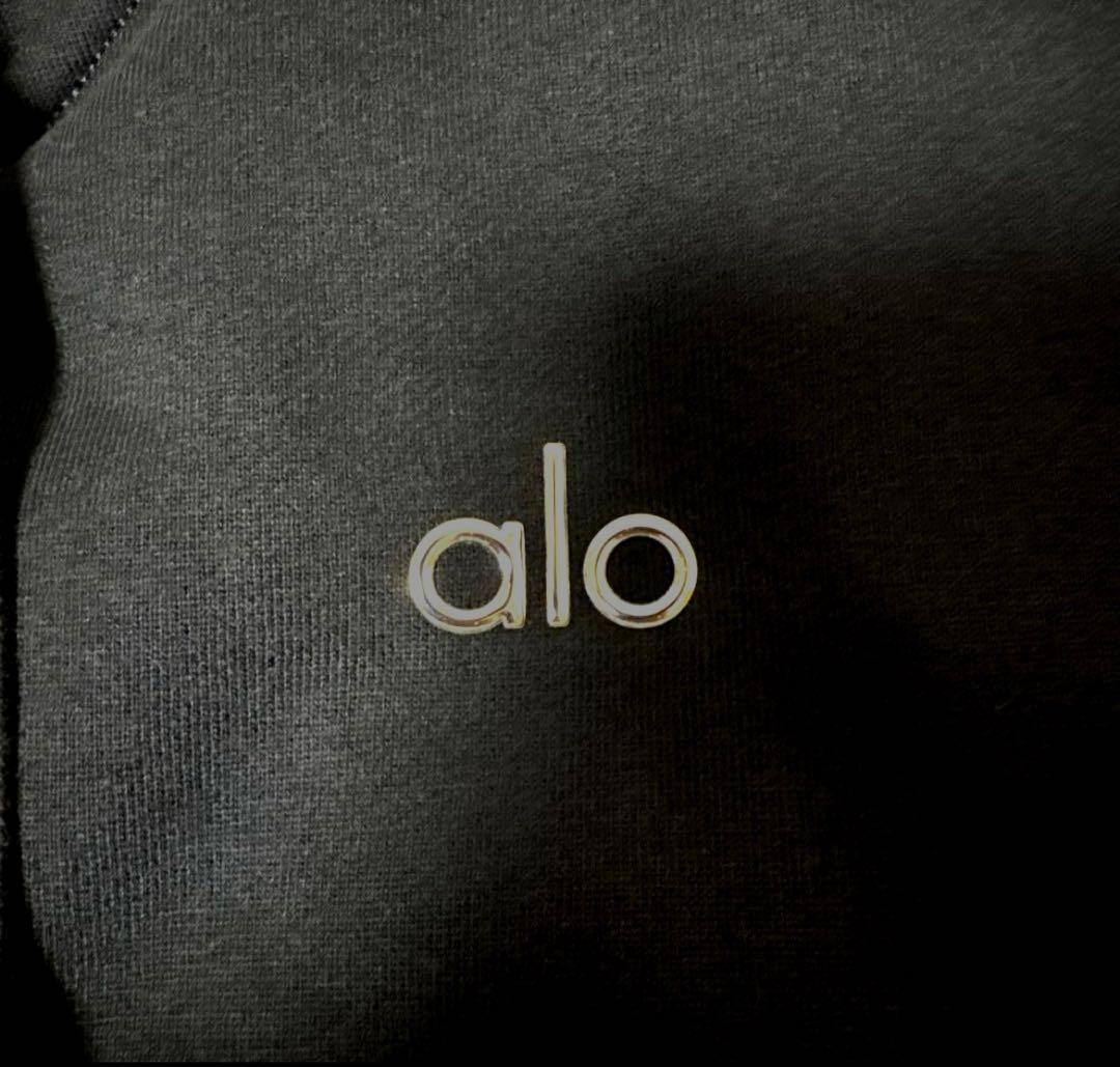 新品未使用　alo Yoga ジップアップパーカー 黒
