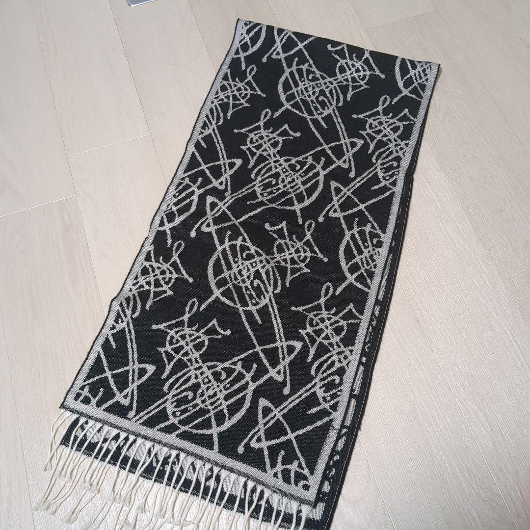 【美品】Vivienne Westwood マフラーオーブ総柄　黒白クリスマス冬