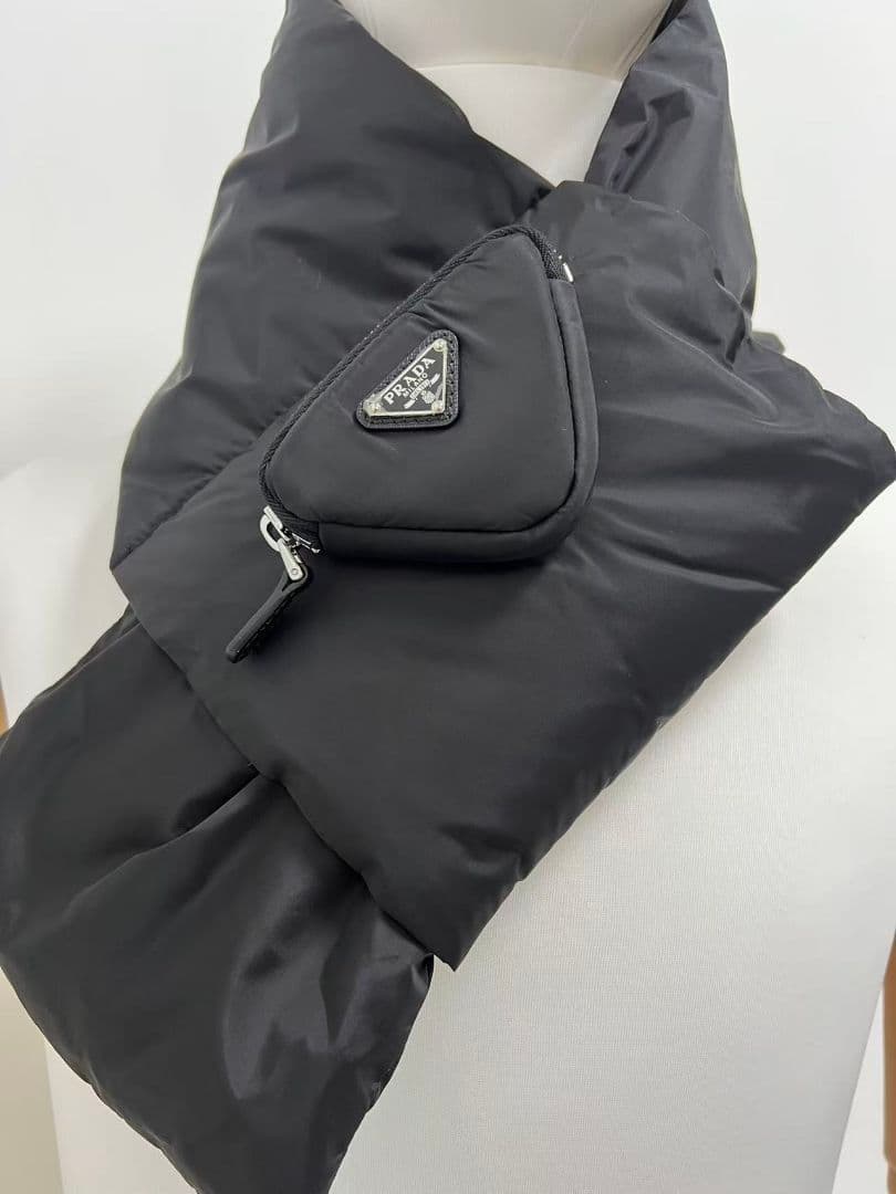 PRADA ブラック マフラー ポケット付き　新品同様