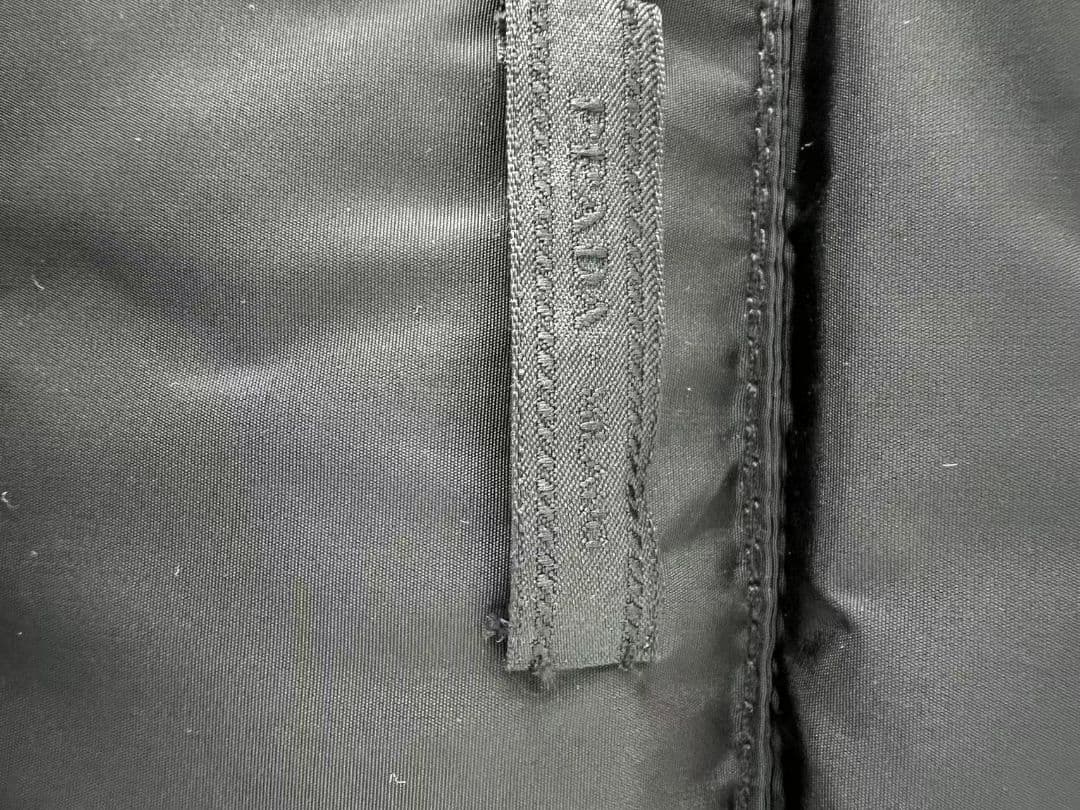 PRADA ブラック マフラー ポケット付き　新品同様