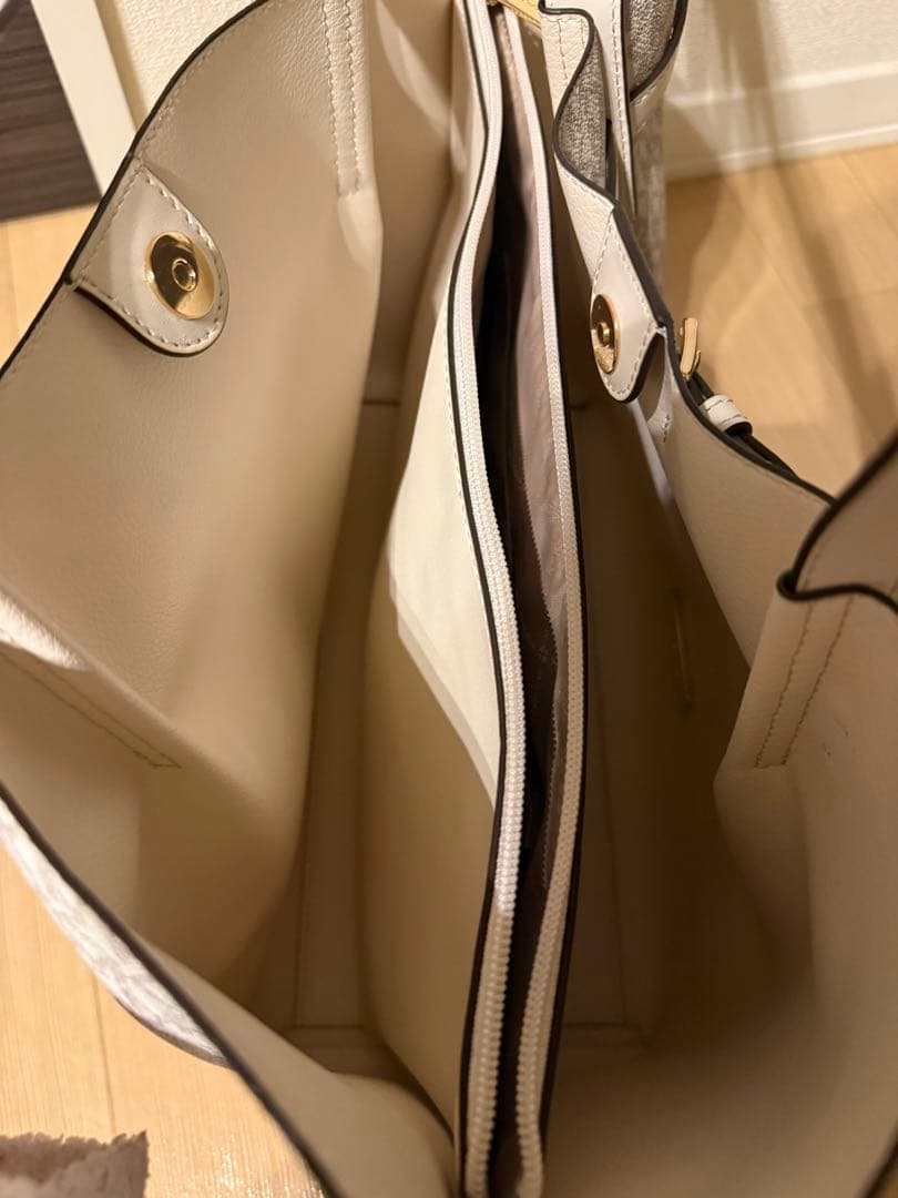 【新品未使用】 MICHAEL KORS トートバッグ　白