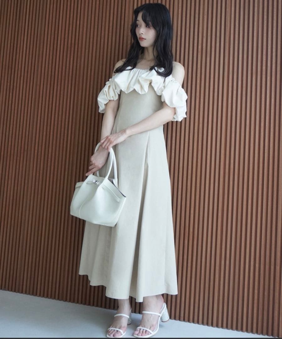 eimy istoire ギャザーフリルオフショルワンピース