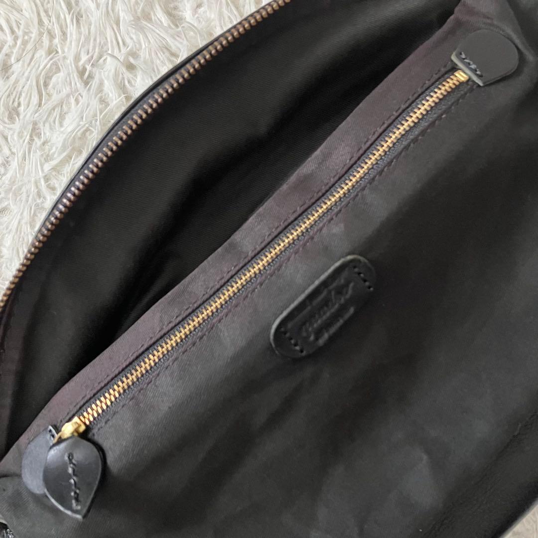 《美品高品質早い者勝ち》クオドロquadroリアルレザー本革ショルダーバッグ