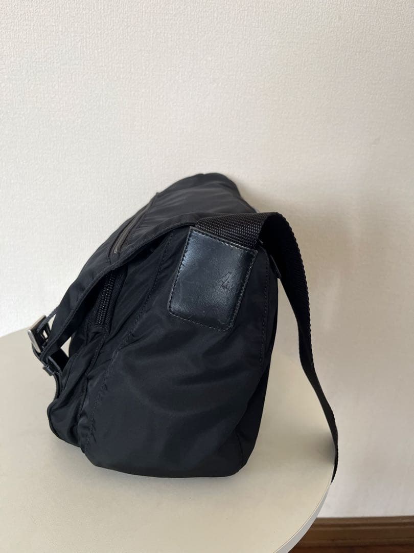 PRADA プラダ ショルダーバッグ メッセンジャー 斜め掛け可 ナイロン 黒