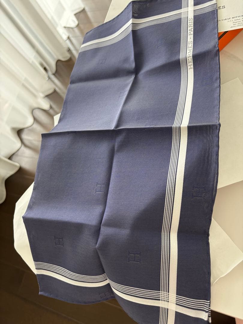 新品エルメス HERMES ハンカチ Hレリーフ ネイビー×ホワイト Hロゴ